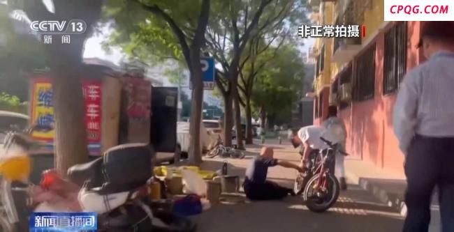央视曝光电动自行车滥用远光灯 夜间出行隐患多