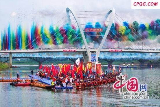 速度与激情的对决 泸溪村舟竞渡展风采(图)