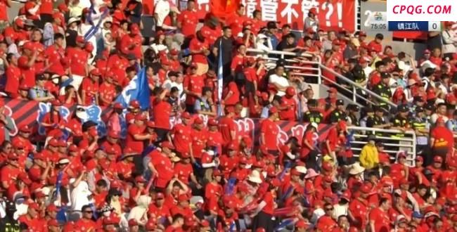 徐州苏超绝杀后场外围观球迷狂欢 3万观众见证新纪录
