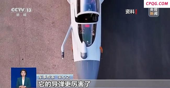歼10CE模型亮相巴黎航展引外国人围观 成航展明星展品