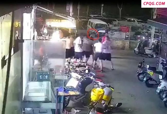 警方回应男子街头“抢小孩” 酒后误会引发争执