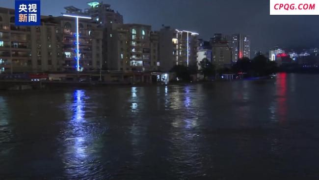 广东怀集拉响防洪警报提前转移群众