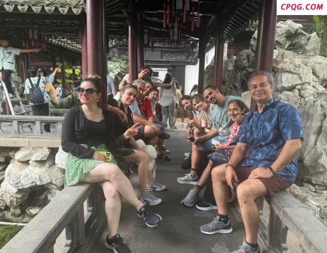 上海至伊朗旅游团分批回国