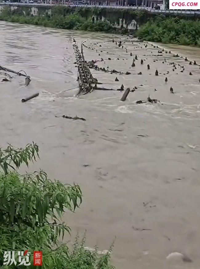 广场喷泉被洪水冲走？当地回应