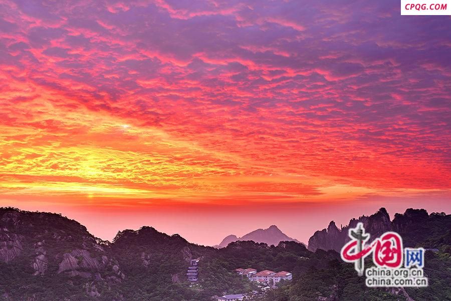 只有一个黄山：日出朝霞绚丽多彩醉晨曦(图)
