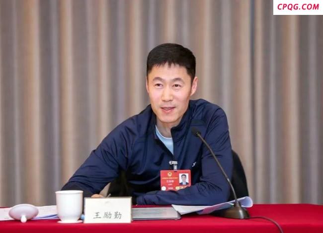 王励勤回应王楚钦球拍事件 基本解决全程跟踪