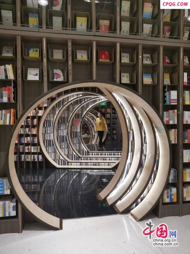 张晓峰：网红书店，文旅融合发展的新引擎