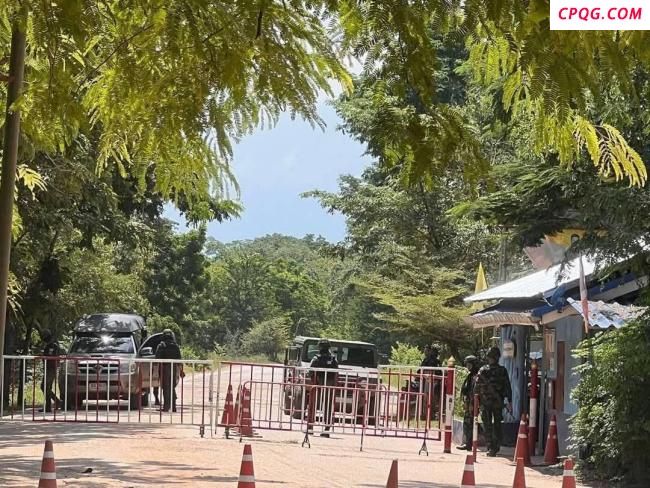 泰国女总理含泪道歉 电话门引发政坛动荡