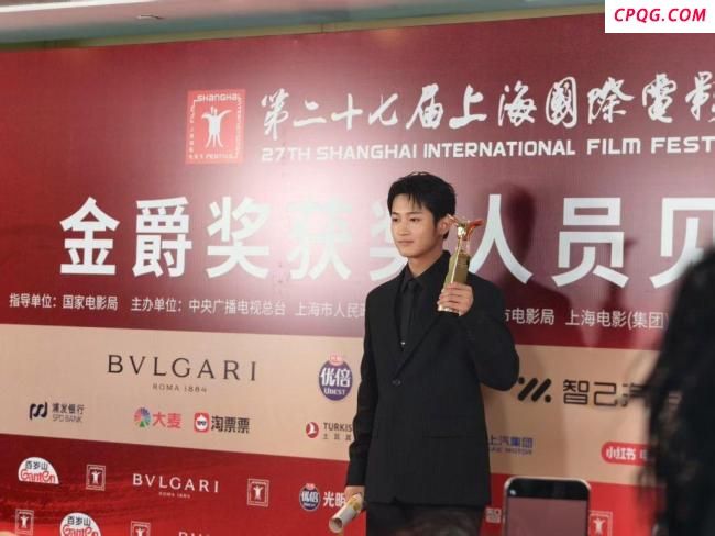 史彭元获上影节亚新奖最佳男演员奖 演绎迷茫少年