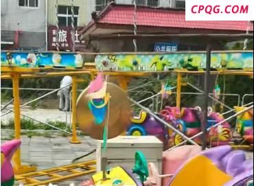 游乐小火车撞一儿童致其身亡 安全管理引质疑