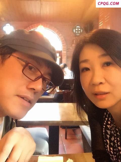 张宇为妻子庆生 罕见披露二人现况