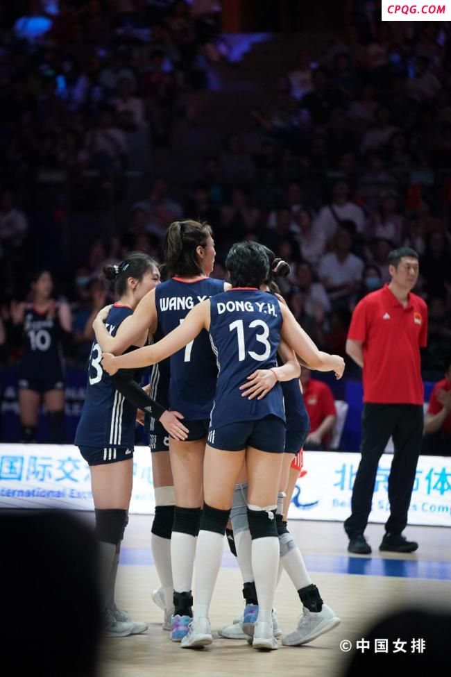 中国女排0-3意大利