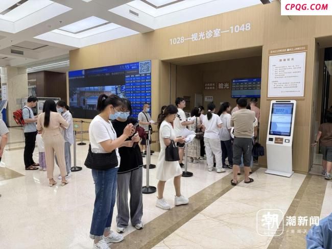 高考后学生“扎堆”做近视手术 暑期就诊高峰再现