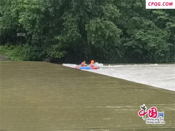 吉首：干群联动43分钟成功营救河道被困人员