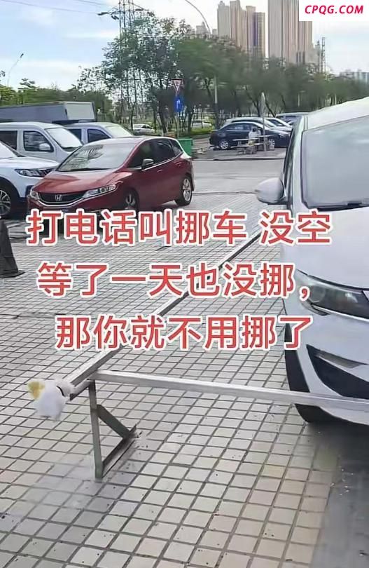 打电话车主不愿挪车 老板电焊封堵 深夜自行切开逃离