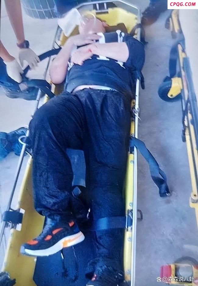 姜涛坠海获救现场：浑身湿透被抬走，经纪人澄清非自杀