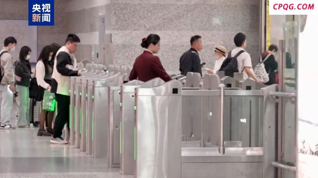 明天起 上海地铁全网试点银行卡刷卡过闸
