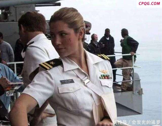 任何一艘美航母上，都要带足大量女兵？她们在航母上有什么作用？