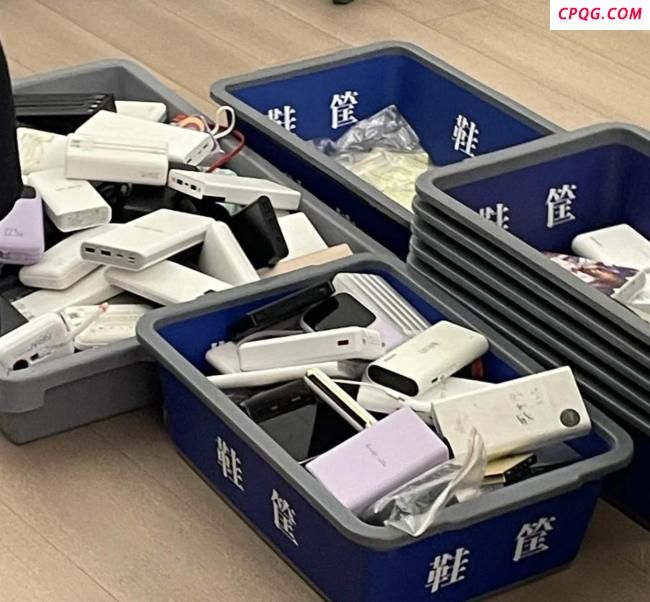 购物app上出现3C认证贴纸商品 商家售卖引发争议