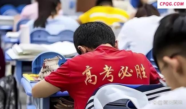 男生高考700分仍逃不过班主任批评 高标准的爱与期待