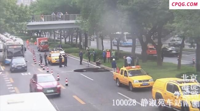 [北京]海淀市民凌晨筑防线避事故！三人身份亮了