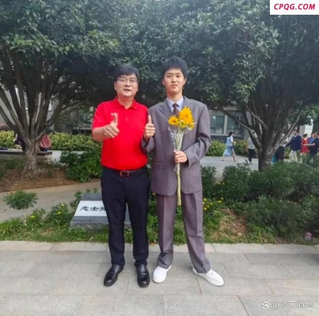 男生高考700分仍逃不过班主任批评 高标准的爱与期待