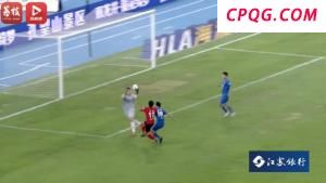 国内首场机器人3V3足球赛开赛 AI策略自主对决