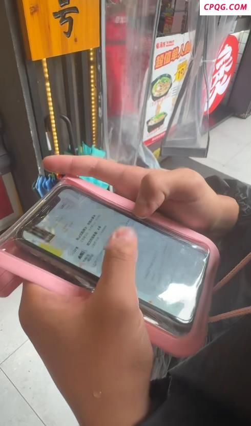 运动员高考完送外卖挣钱买贝斯：自力更生追梦音乐