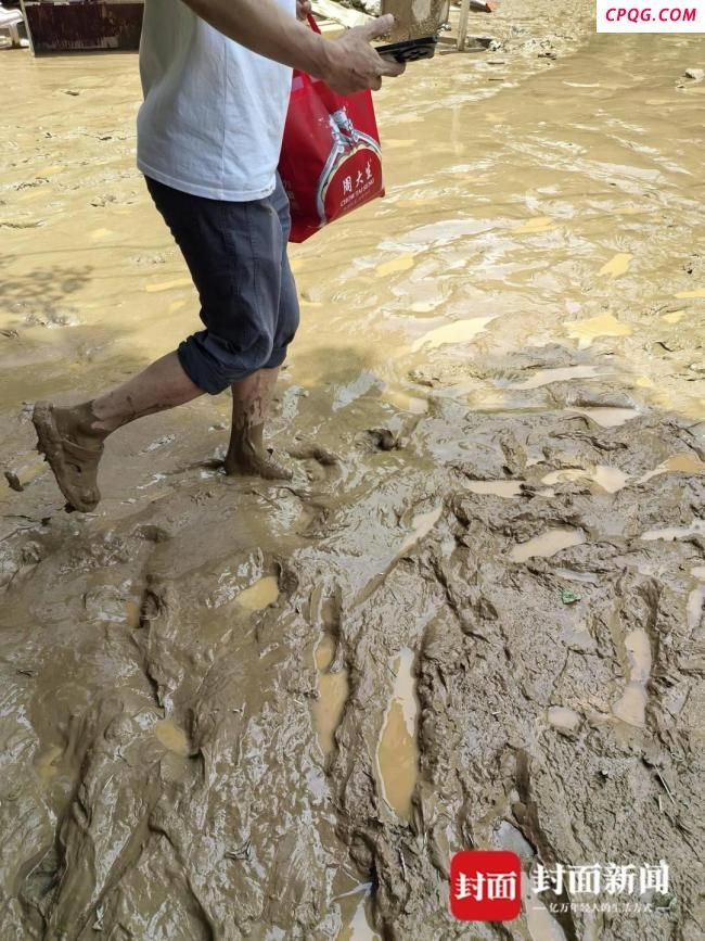 贵州榕江全城开启“清淤重建”模式 小城逐步复苏