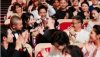 宋佳获奖闫妮送她一朵棉花，中年女演员之间的惺惺相惜