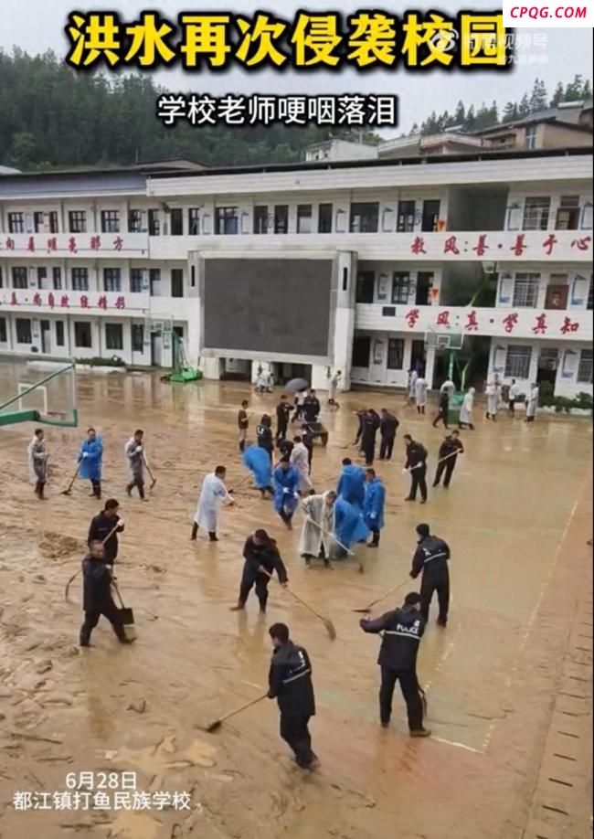 贵州一小学遭洪水3次侵袭
