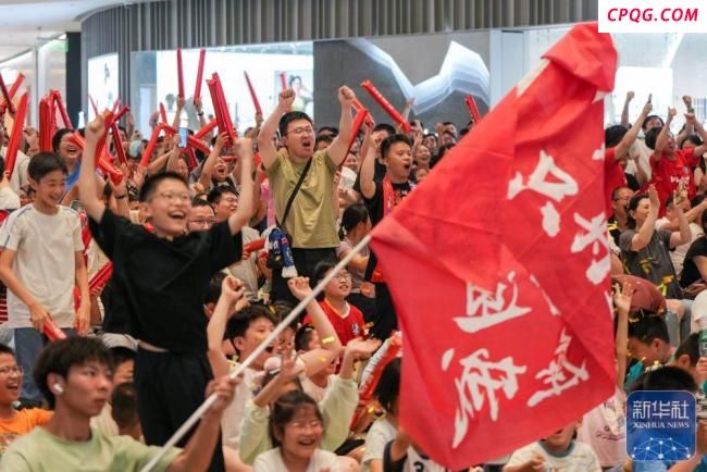 江苏南通：城市“全域”看“苏超” 全城共享足球盛宴