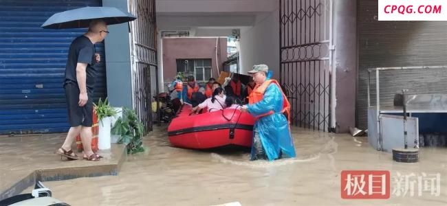 湖北咸丰县城积水已退 生活秩序恢复正常