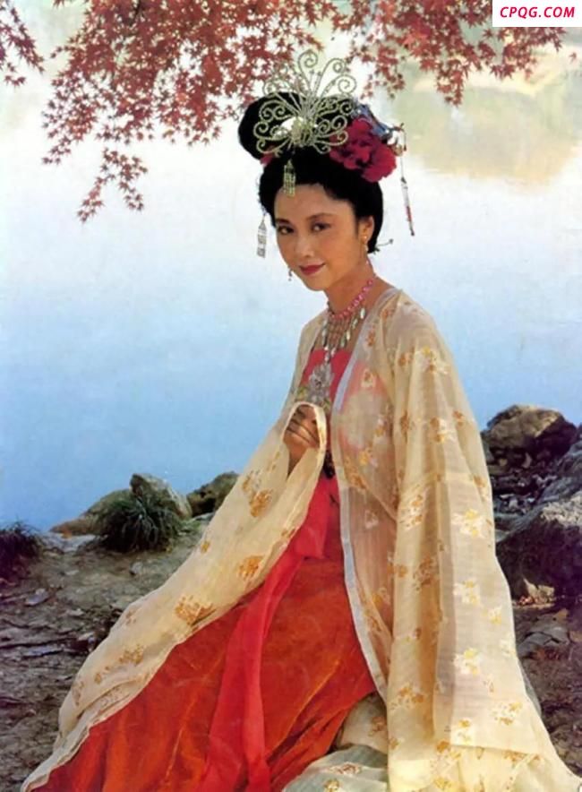 73岁“女儿国国王”朱琳近照曝光 优雅冻龄引惊叹