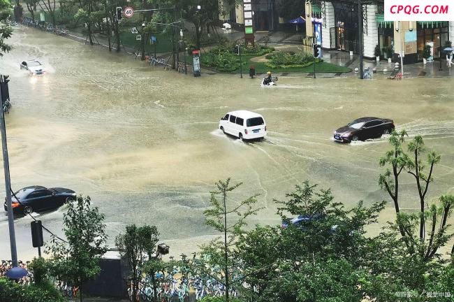 成都突遭强降水