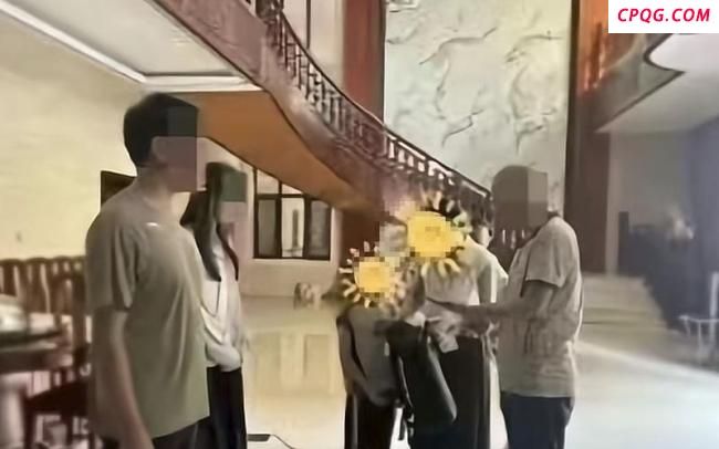 学校要控制慰问贫困生的“宣传欲”