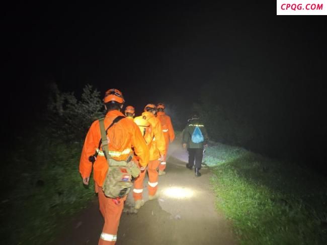 登山者因迷路被困和高温脱水求助 北京消防搜山救人