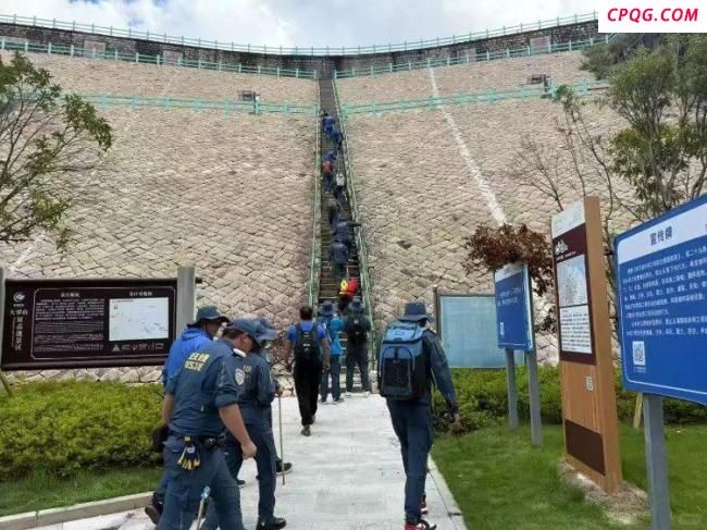 男子徒步失踪 遗体在石缝找到 多日搜救终有果