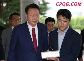 韩国前总统尹锡悦出席内乱特检组第二次传唤调查