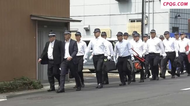 日本警察拿电锯上街抓捕黑道