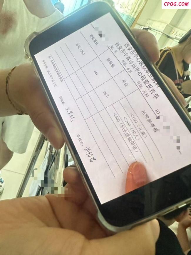 血铅异常患儿跨省治疗人数还在攀升 数十名家长带患儿跨省诊疗