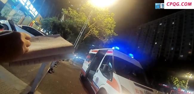 女子吃菌中毒后看到满地都是白蛇 幻视惊动警方救助