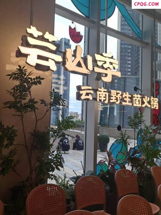 市监回应火锅店有活蛆爬行 店铺停业整顿
