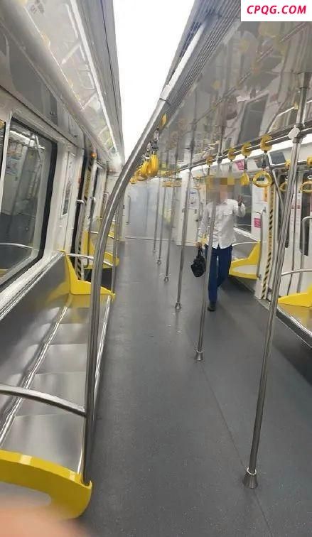 杭州地铁辟谣“充电宝引发车厢冒烟”
