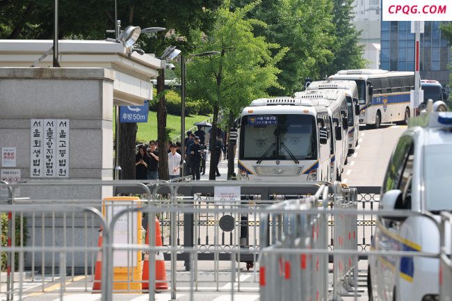 韩国前总统尹锡悦抵达法院 出席拘留令必要性审查