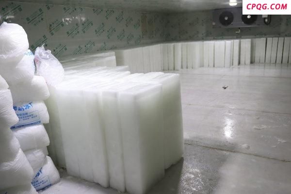 制冰厂一天卖200吨冰块订单增几十倍 高温催热“冰经济”