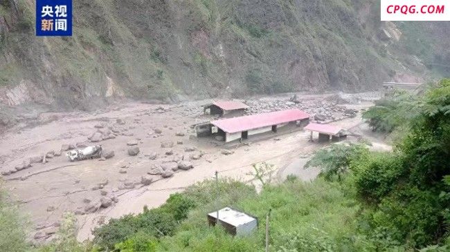 尼泊尔山洪致6名中国公民失踪 搜救行动紧急展开