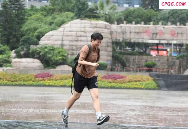 台风“丹娜丝”影响范围直抵重庆 不走寻常路