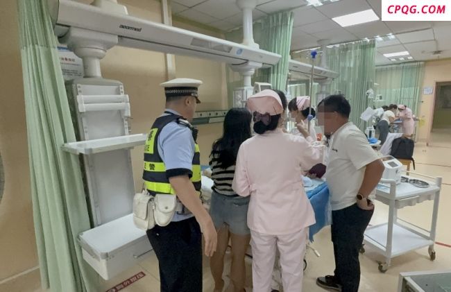 开水烫伤男童下体交警2次开道送医 紧急救援争分夺秒