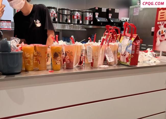 外卖大战周末继续 用户感慨喝不完